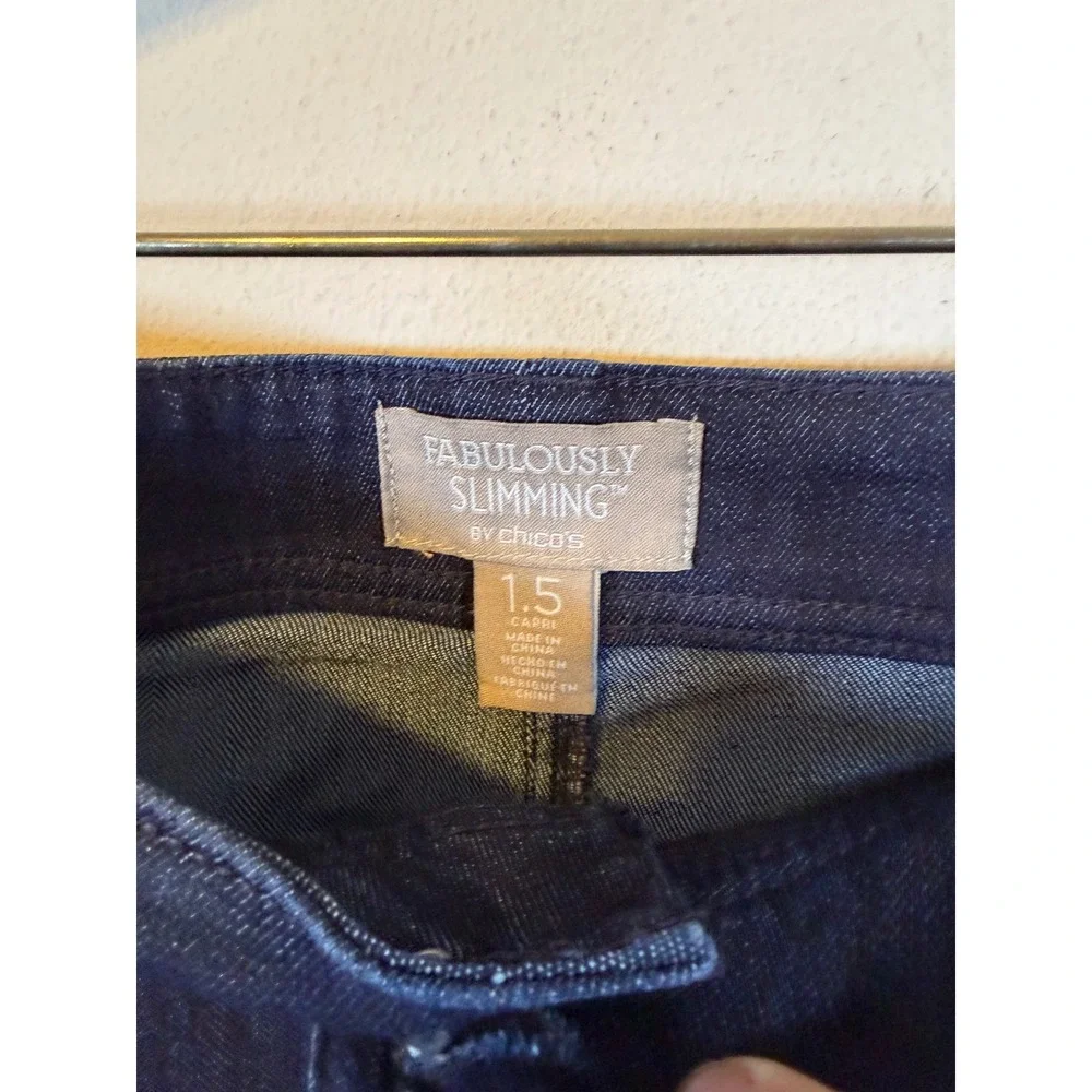 Chico's Womens Capri Jeans Fabulously Slimming Dark Wash Blue Size 1.5